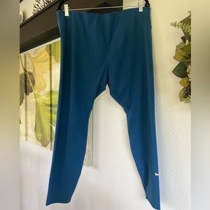 Women’s Nike plus size leggings 2x